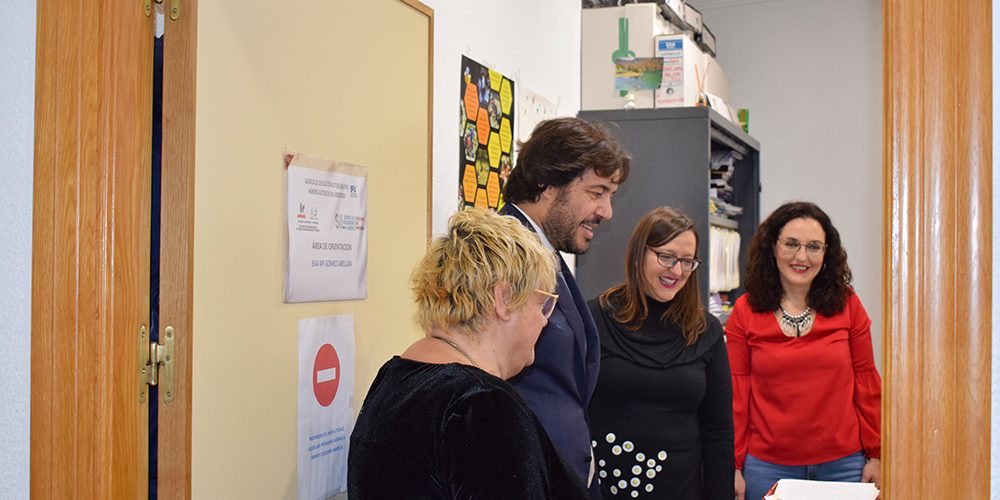 Visita del consejero de EMPLEO al SIL de FAMDIF