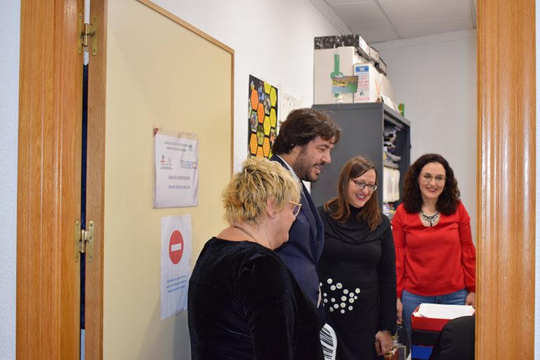 Visita del consejero de EMPLEO al SIL de FAMDIF Visita del consejero de EMPLEO al SIL de FAMDIF
