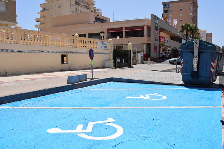 plazas aparcamiento reservado a PMR Plazas de aparcamiento reservado a personas con movilidad reducida