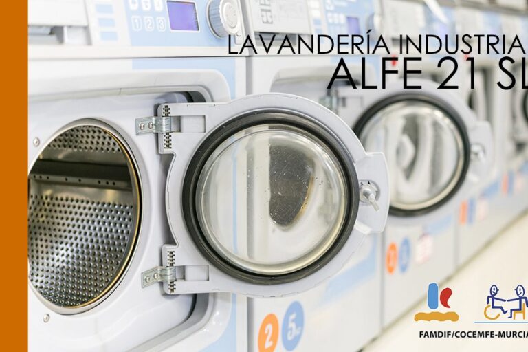 lavandería alfe21 – entrevista Conjunto de lavadoras con la puerta abierta y el nombre de la empresa "Lavandería Industrial ALFE 21 SL"