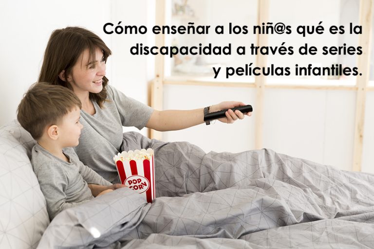 Series y películas infantiles Mujer adulta y niño en la cama, poniendo la televisión.