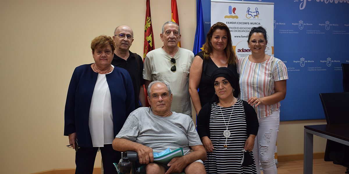 Junta Directiva presidida por Carmen Gil Montesinos. Junta Directiva presidida por Carmen Gil Montesinos.