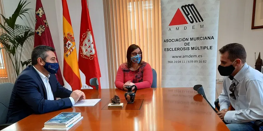 AMDEM y Ayto Alcantarilla – fondos AMDEM se reune con el Ayto de Alcantilla en su búsqueda de fondos para el exoesqueleto