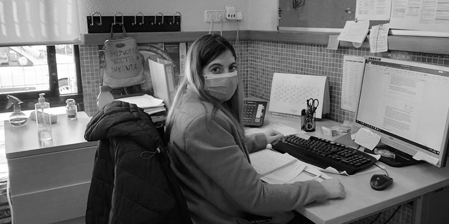 María, la voluntaria europea, en la sede central de FAMDIF. María, la voluntaria europea, en la sede central de FAMDIF.