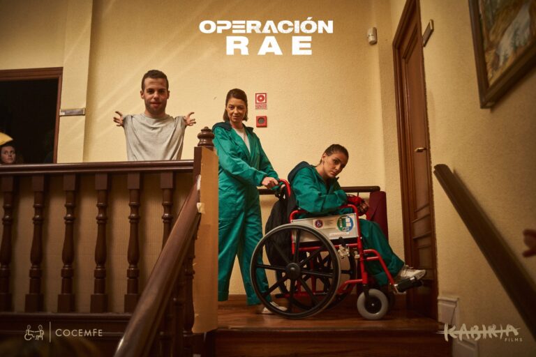 Operacion RAE Rodaje (2) Operacion RAE 3 actores en lo alto de la escalera.