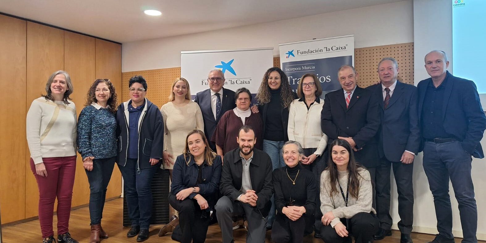 Firma convenio la Caixa (1) Firma convenio la Caixa y FAMDIF